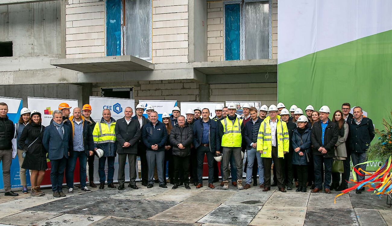 wolaRE i Rezydencja Barska z wiechą