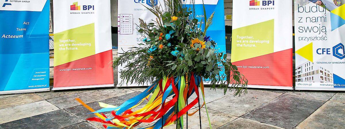 wolaRE i Rezydencja Barska z wiechą