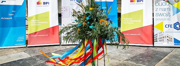 wolaRE i Rezydencja Barska z wiechą